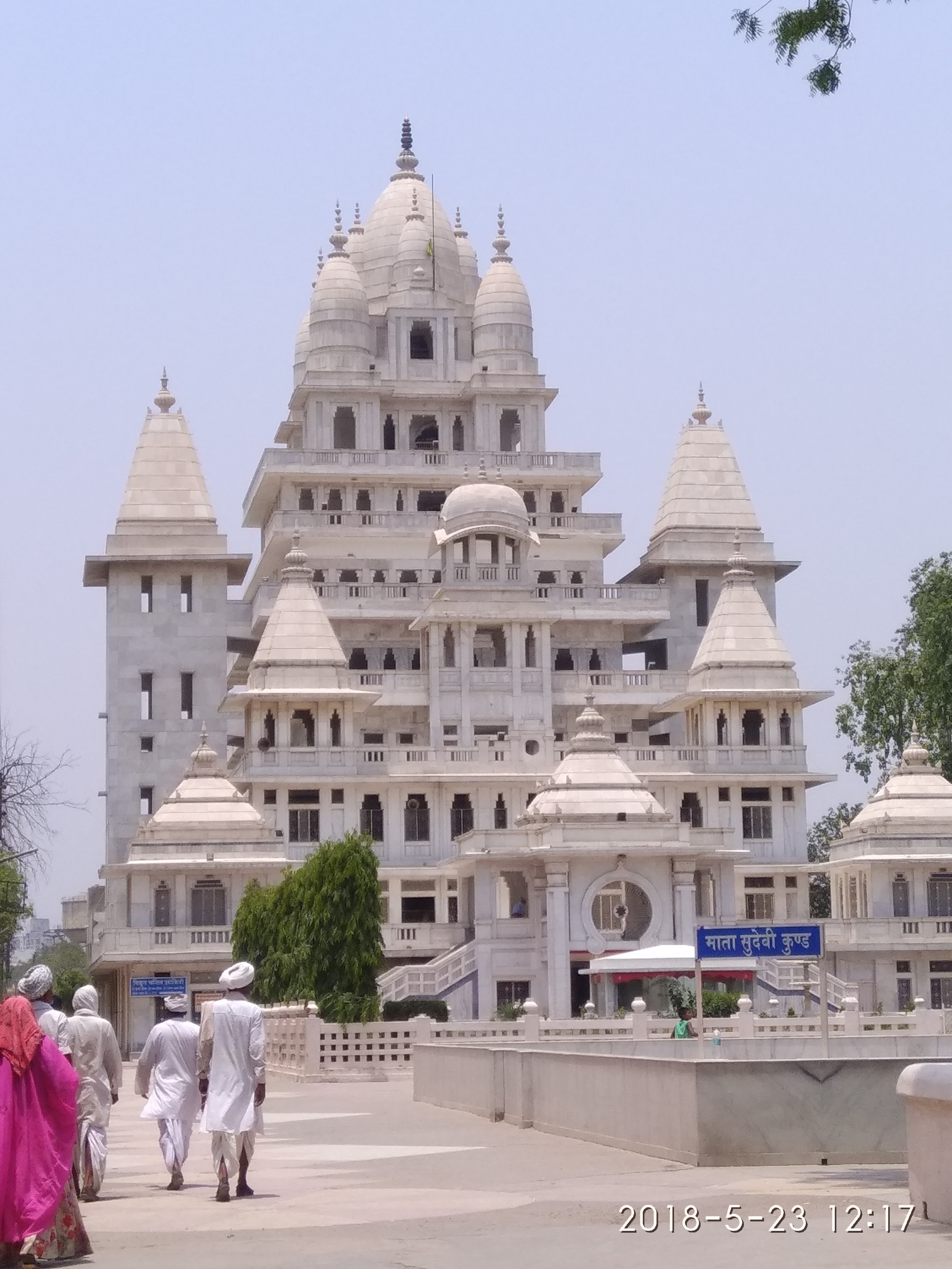 Delhi to Mathura Taxi Service